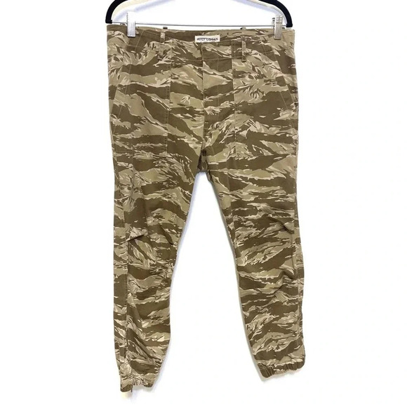 NWT Nili Lotan Cropped French Military Pant - Khaki Tiger Camo - Animal Print - Picture 8 of 8